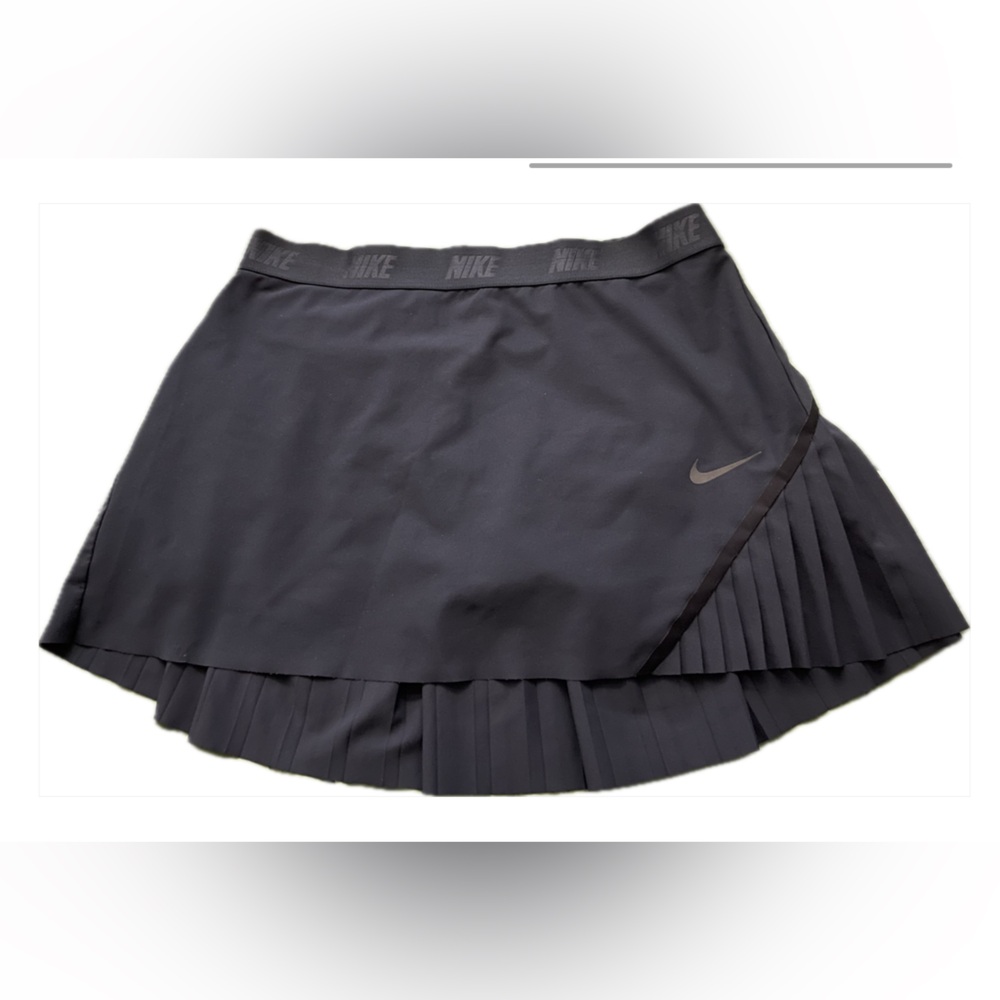 Nike Golf innovation links navy skort